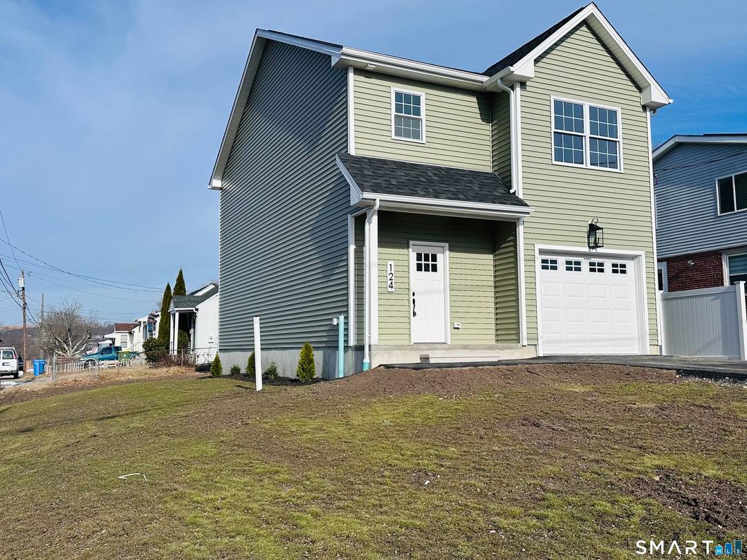 EAST END MAGNIFICENT BRAND NEW COLONIAL THAT FEATURES A EAT IN KITCHEN WITH CUSTOM WHITE CABINETS, QUARTZ TOPS STAINLESS STEEL APPLS THAT OPENS TO A LARGE LIVING RM 3 GENEROUS ...