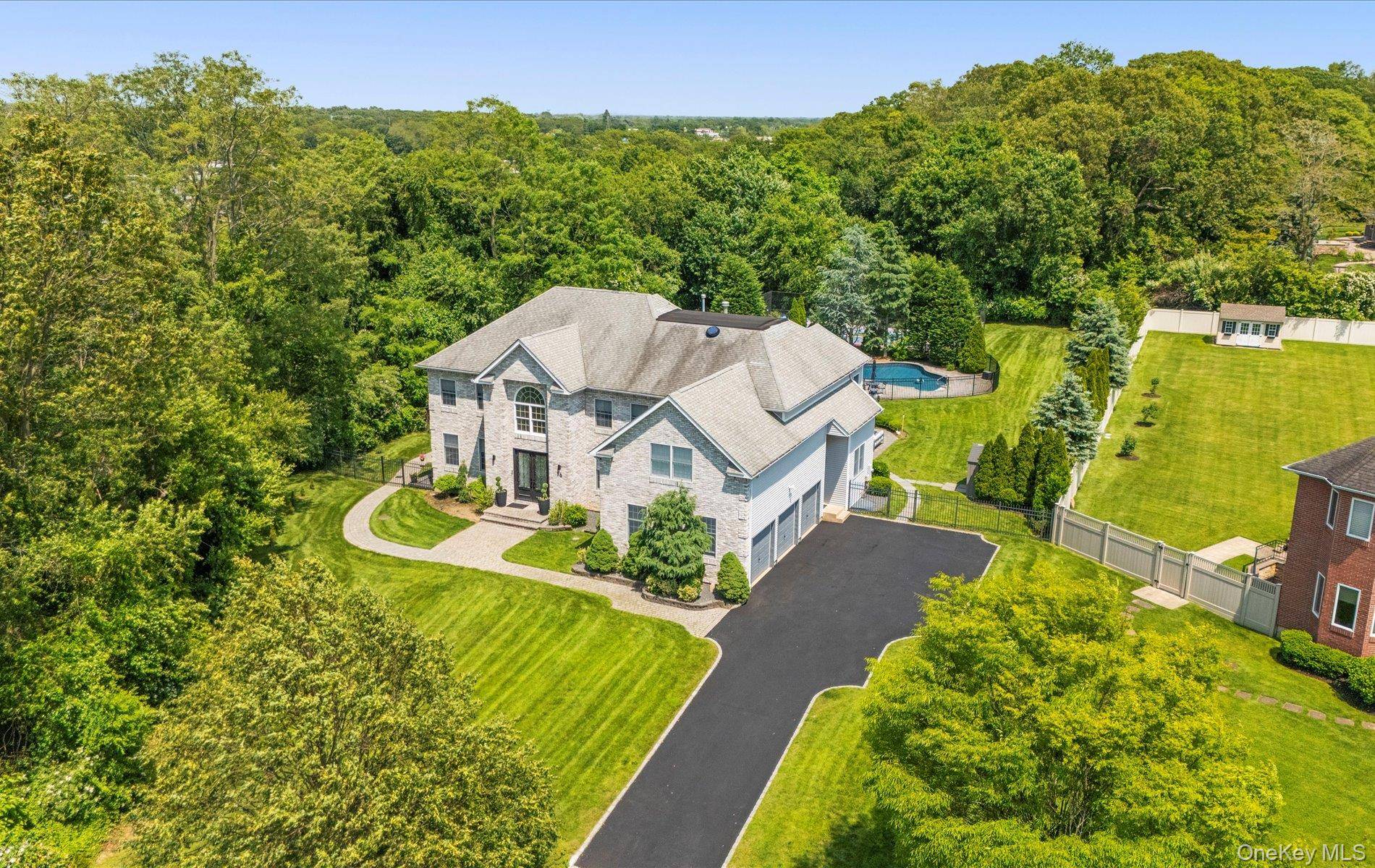 Grand Colonial in Prime Cul de Sac Location in Half Hollow Hills !