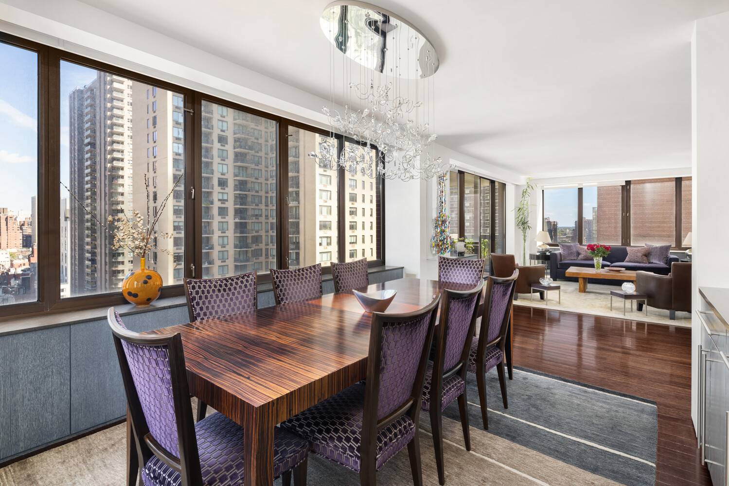 Residence 14ABF A Sun Filled Corner Home with Triple Exposures Commanding corner residence masterfully created by acclaimed designer Eric Cohler.