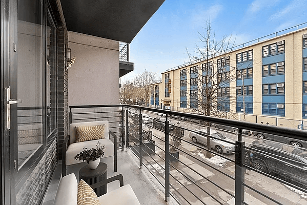 Gorgeous 2BD 1BA with Private and Shared Outdoor Spaces !