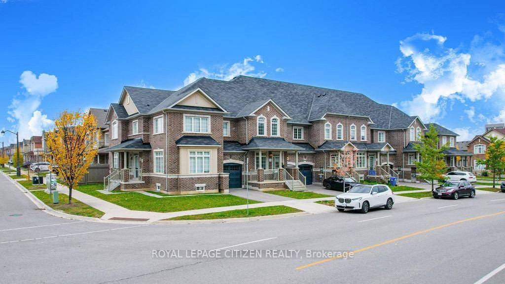 Welcome to Your Gorgeous Freehold Townhome in High Demand North Oakville !