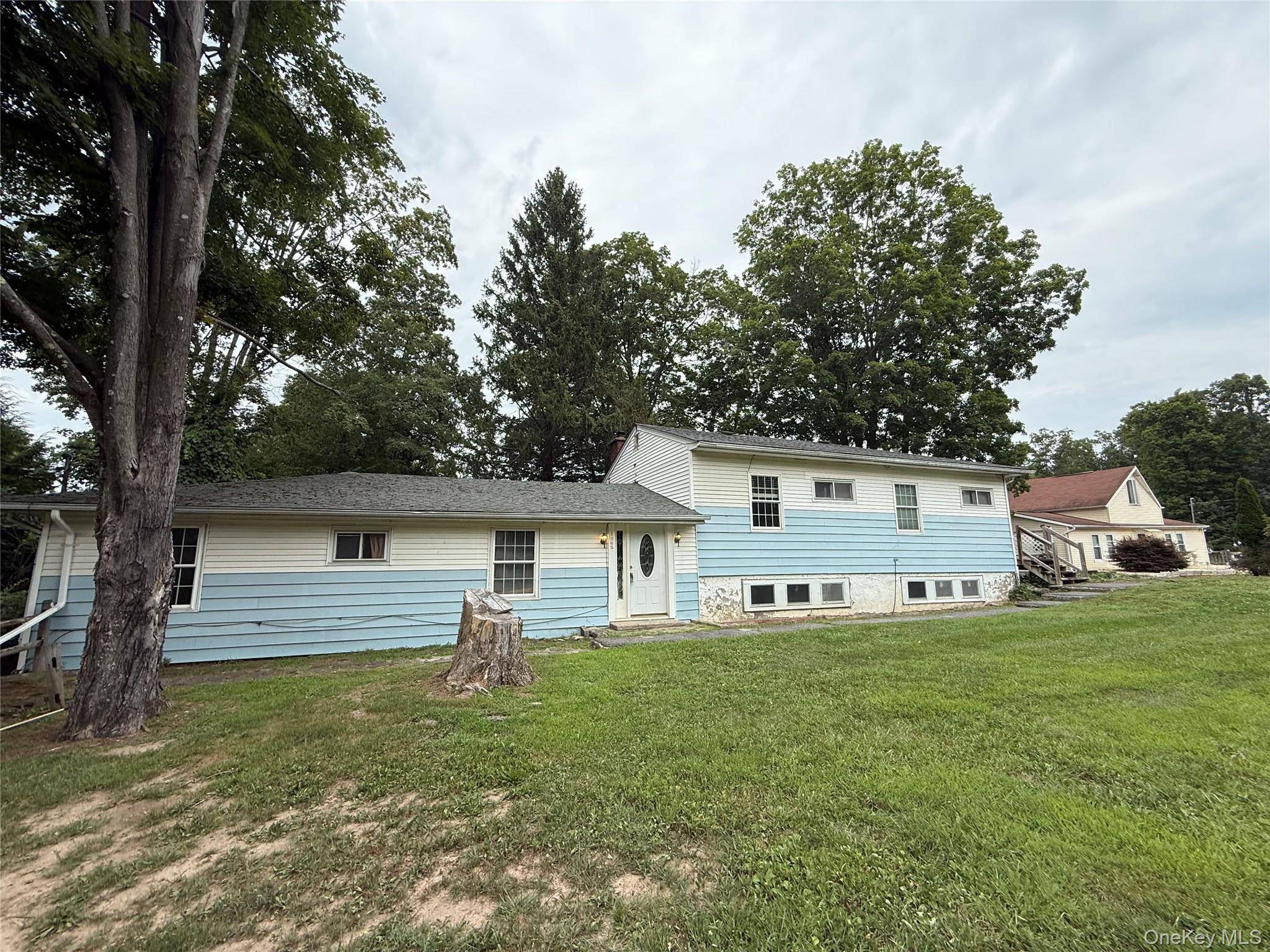 3 Family INVESTOR ALERT Investment Opportunity with Strong Cash Flow This turnkey 3 Family is ready for you to start earning in the Minisink Valley School District !
