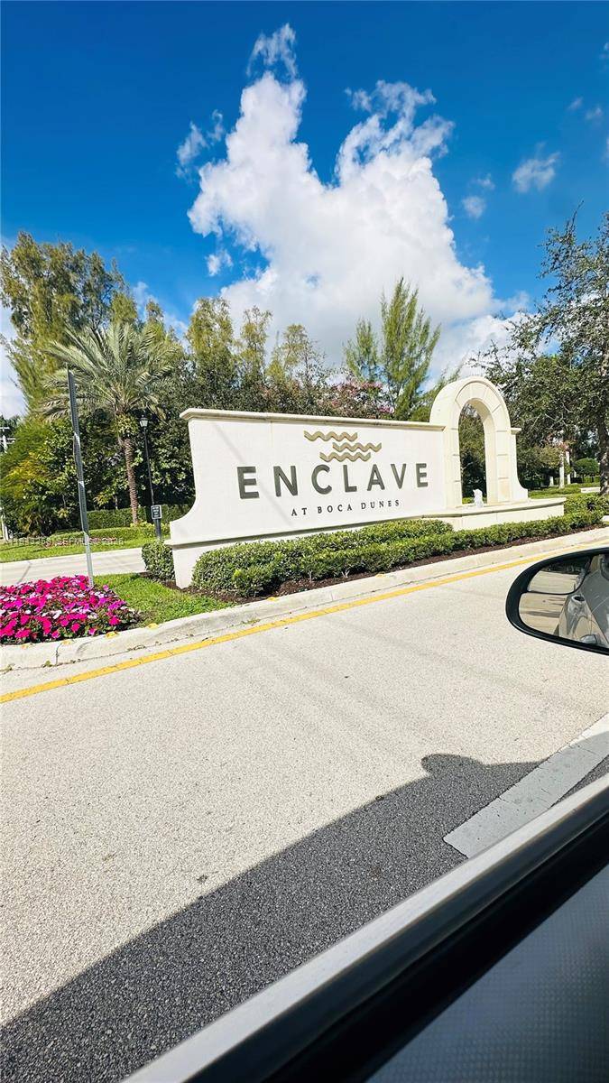 Luxury Corner Townhome in Boca Raton 4 Bedrooms 3.