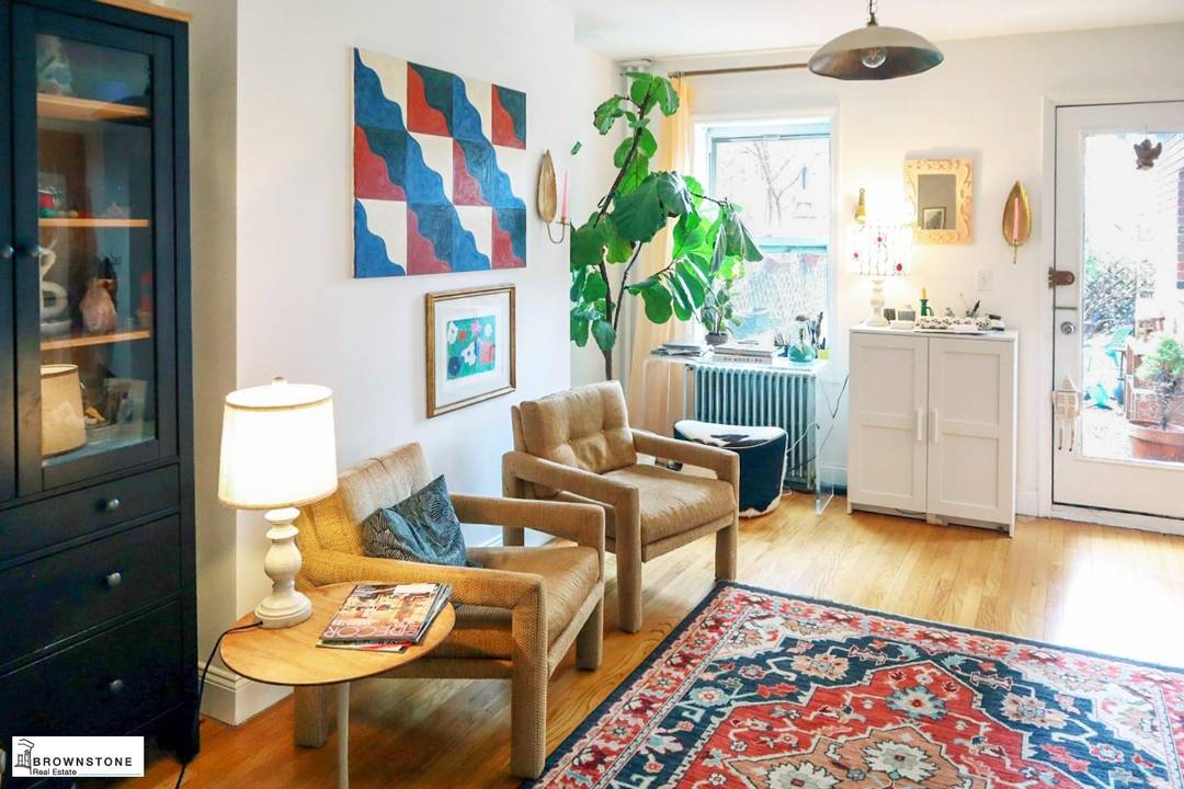 586 Henry Street is a beautiful, majestic brownstone on Henry Street in Carroll Gardens.