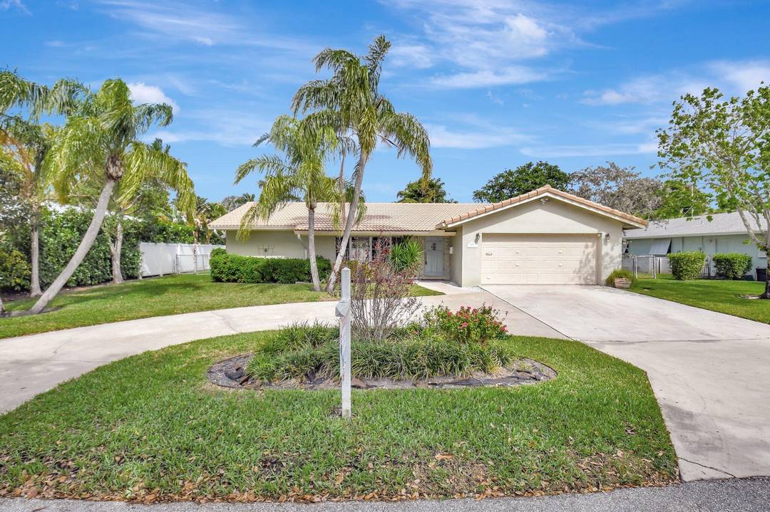 Welcome to East Delray Beach's highly sought after Lake Ida Neighborhood just 1.