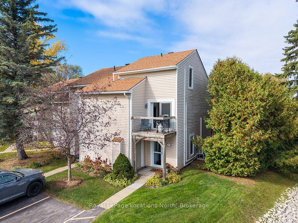 Move In Ready ! Fully Furnished Turn Key Townhouse in Apple Jack !