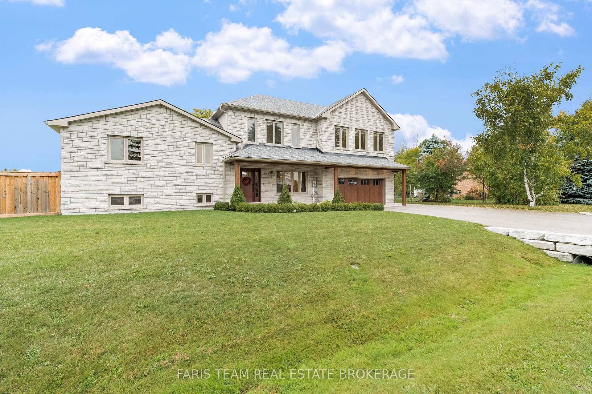 Top 5 Reasons You Will Love This Home 1 Located on a quiet cul de sac just steps from Lake Simcoe and only minutes to Highway 400, schools, parks, trails, ...