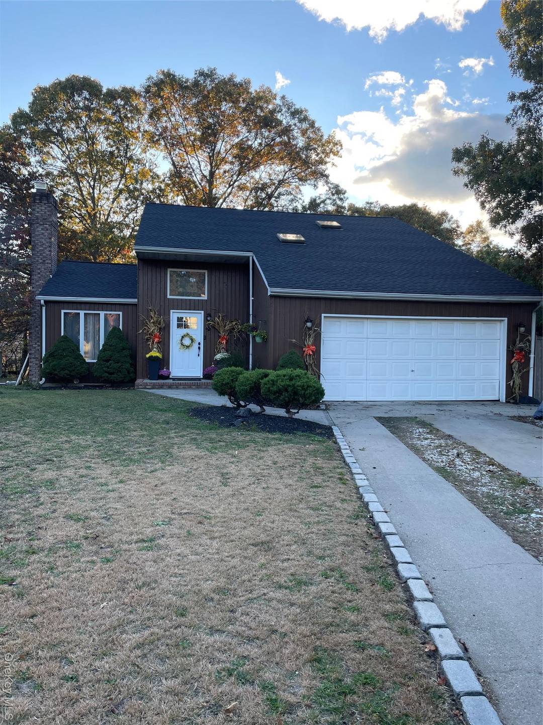 Contempary, single family home in a quiet cul de sac.