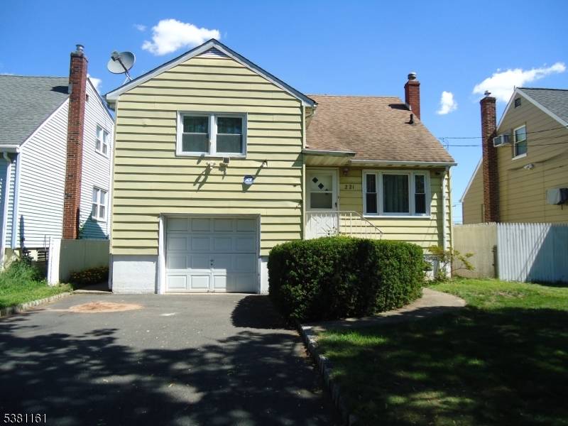 Welcome to this beautifully maintained 3 bedroom, 2 bath split level home nestled on a generous 40x100 lot in a desirable neighborhood.