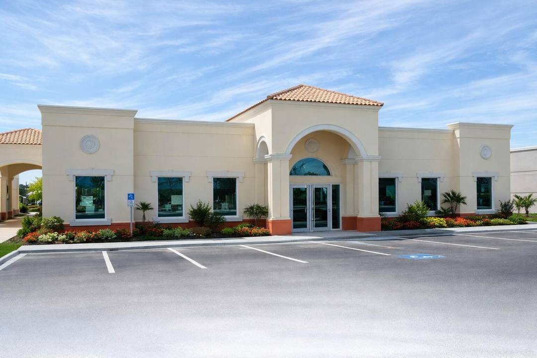Turnkey Medical Office with Expansion Opportunity Position your practice in a high demand medical corridor with immediate usability and future growth potential.