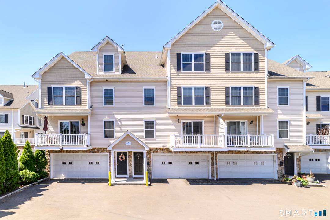 Tri level townhouse within close proximity to downtown Stamford, train and Stamford Hospital.