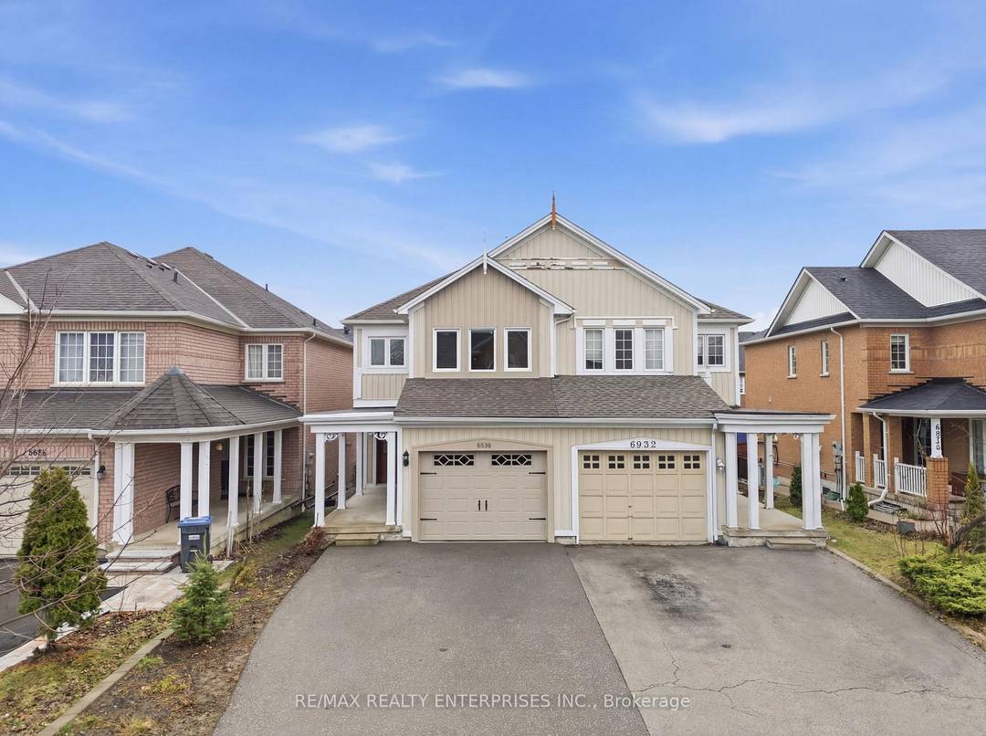 Beautiful 3 Bed, 3 Bath, Semi with large primary bedroom with gorgeous ensuite and W I Closet !