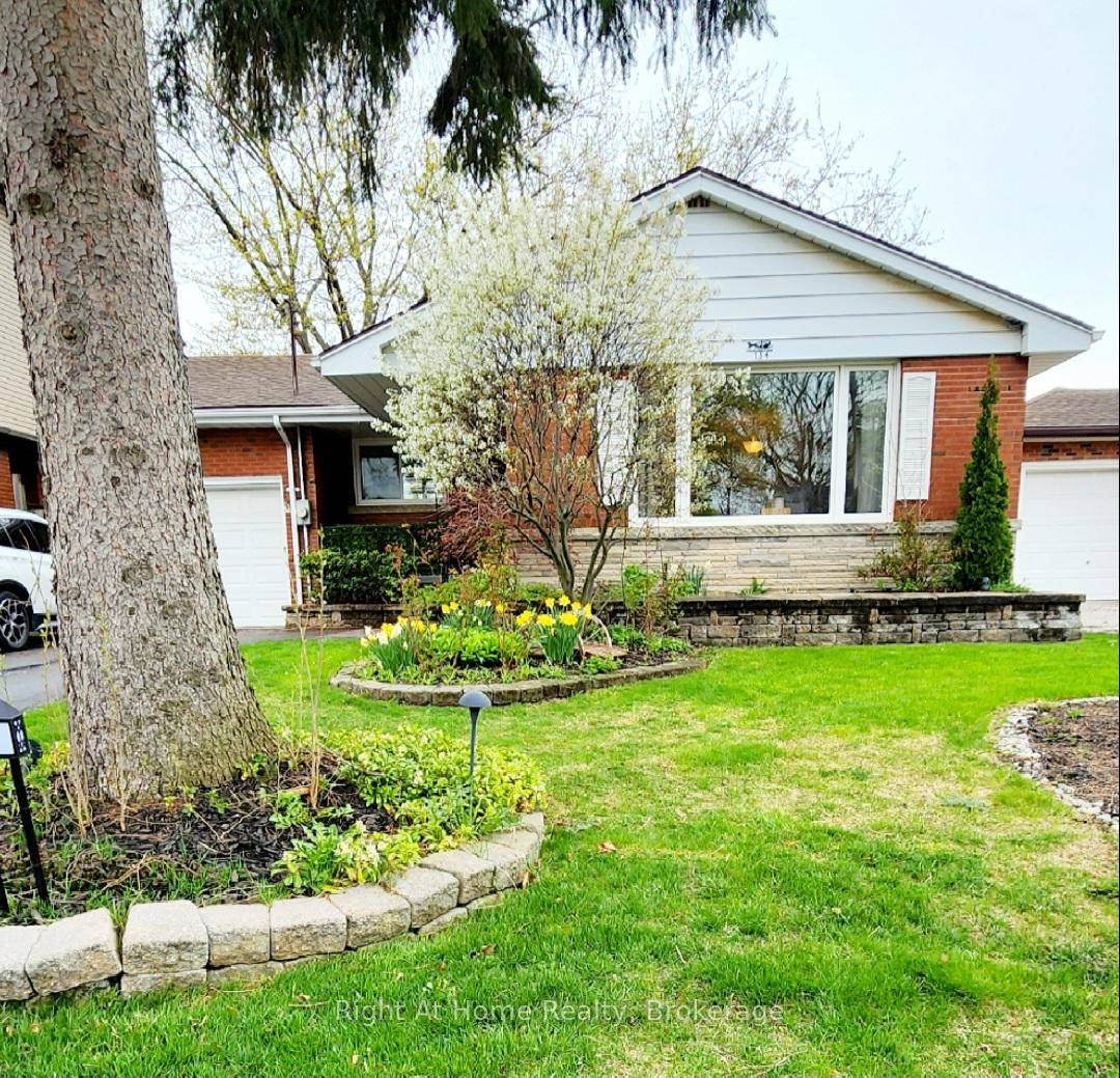 A Happy Place to Call Home in Westcliff, On an Incredible Oversized Lot !