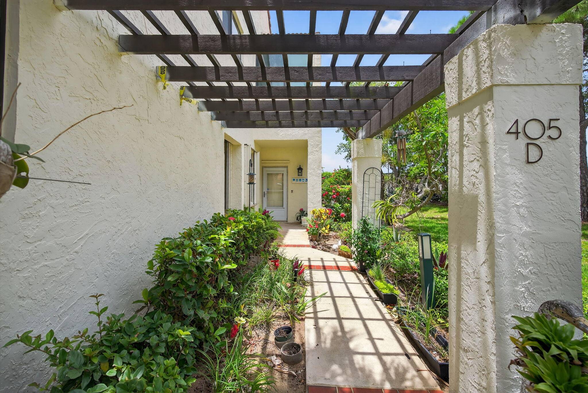 Experience the best location in Juno Beach !