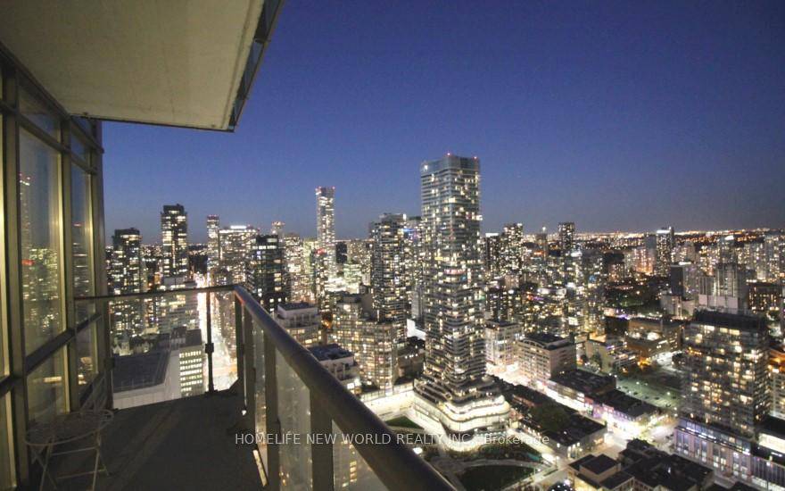 Downtown Toronto Core ! Prefect Location For Quick Access To The Buses, Streetcars, amp ; Subway.