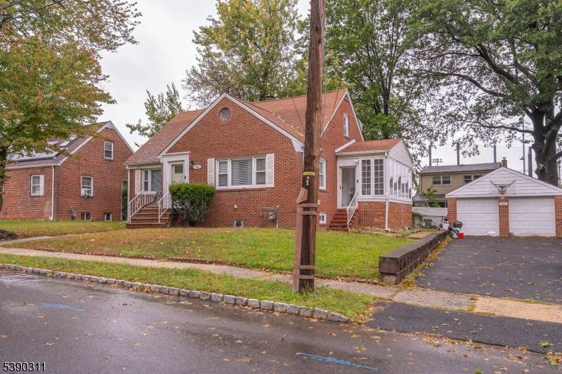 Welcome to this classic Cape Cod in Union's sought after Washington section, updated in 2022 and ready for modern living.