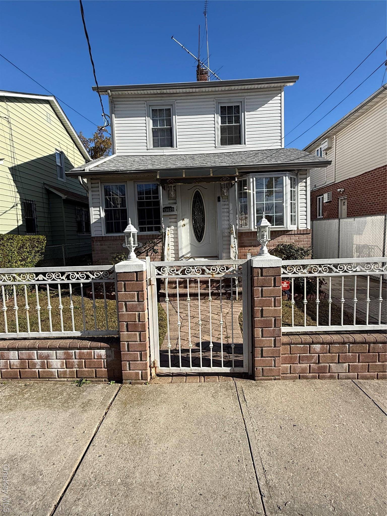Location Location Location Stunning home in the heart of laurelton queens.