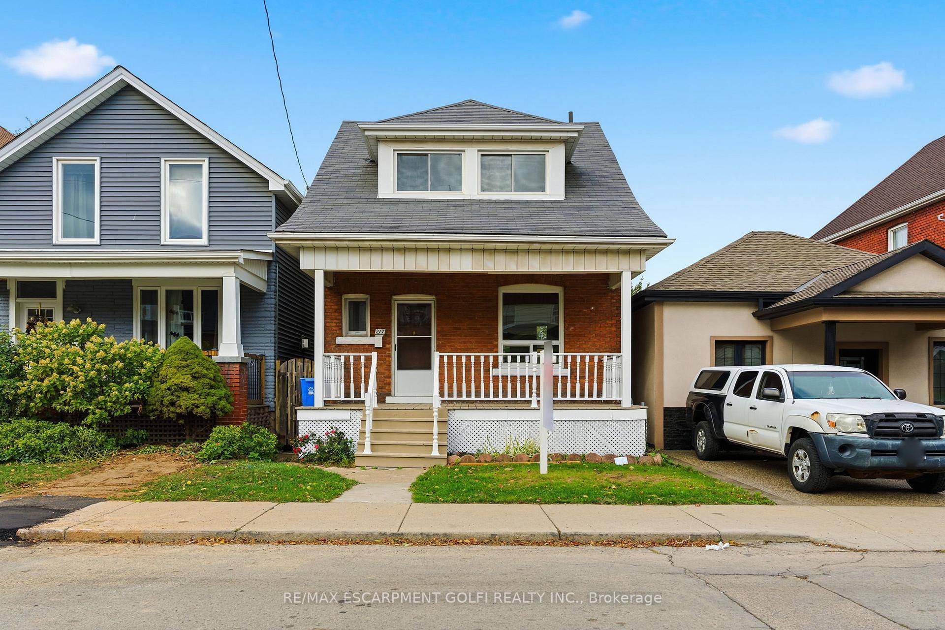 Welcome to this gem in the heart of Hamilton !