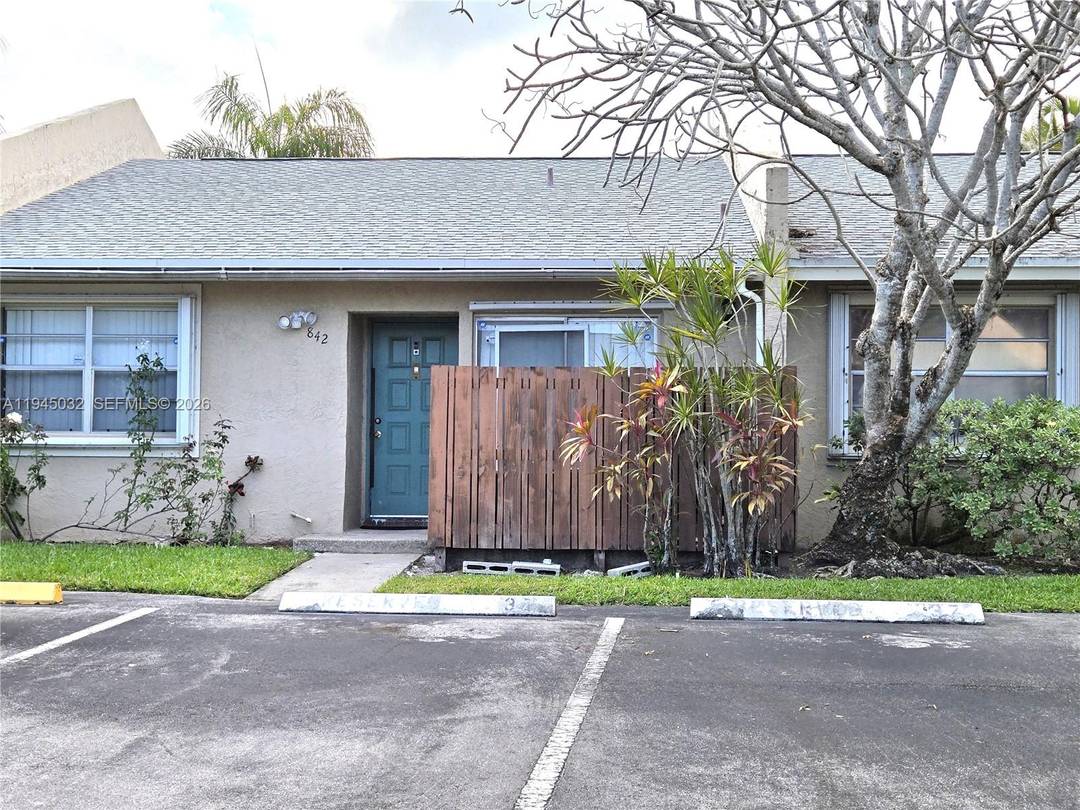 Nice and comfortable 2 bedroom 2 bath partially updated villa in all ages community.