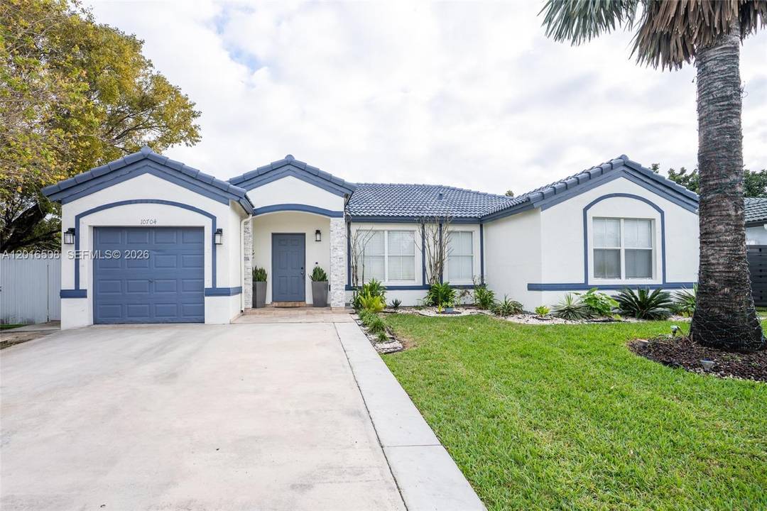 Beautiful property located in a desirable Miami neighborhood.