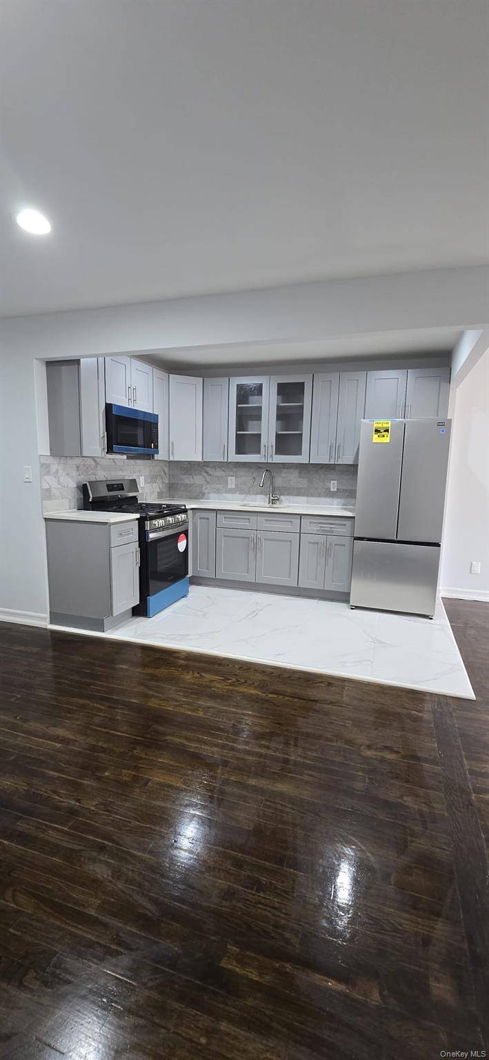 Beautifully renovated 3 bedroom apartment located in the bronx.