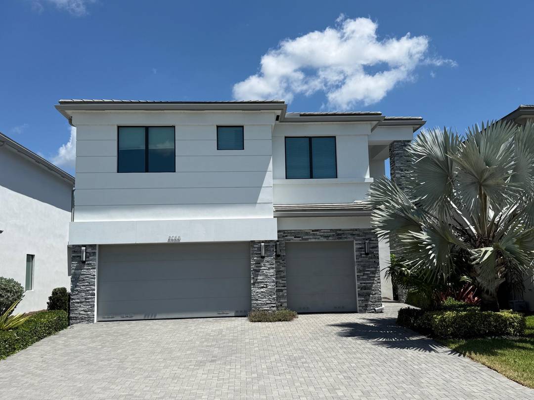 Beautiful 5 Bedroom. 5 Bath, Pool Home is located in LOTUS.