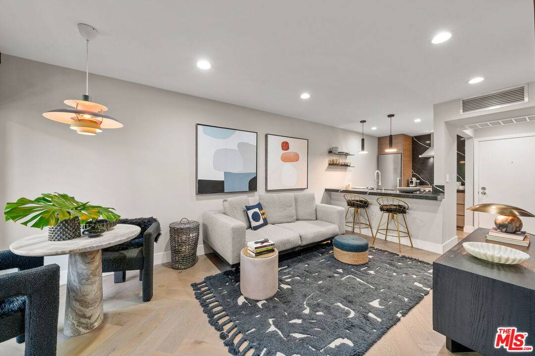 950 N Kings Rd Sunset Strip La