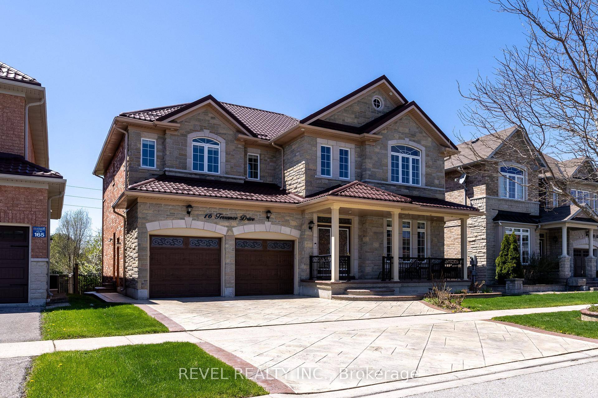 Spacious 2 Bedroom Basement Apartment in Prime Box Grove, Markham !