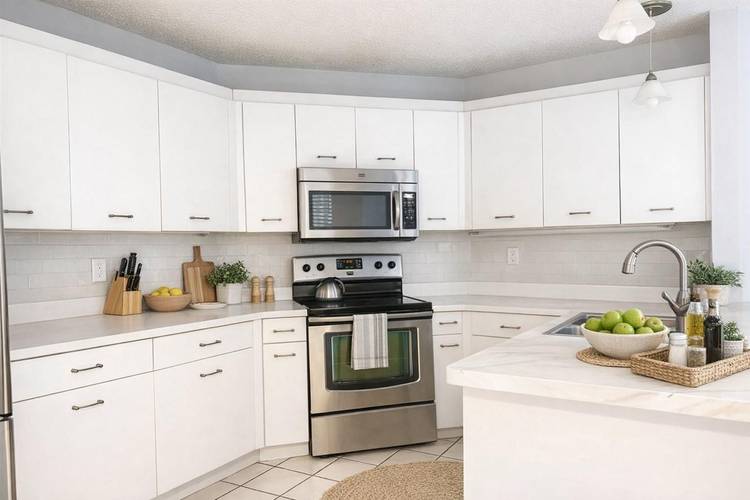 Spacious and bright 3 bedroom, 2.