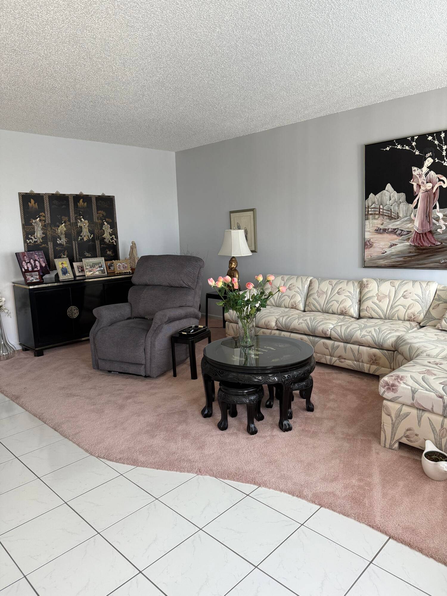Move right into this 2 2 very well maintained lake view condo.