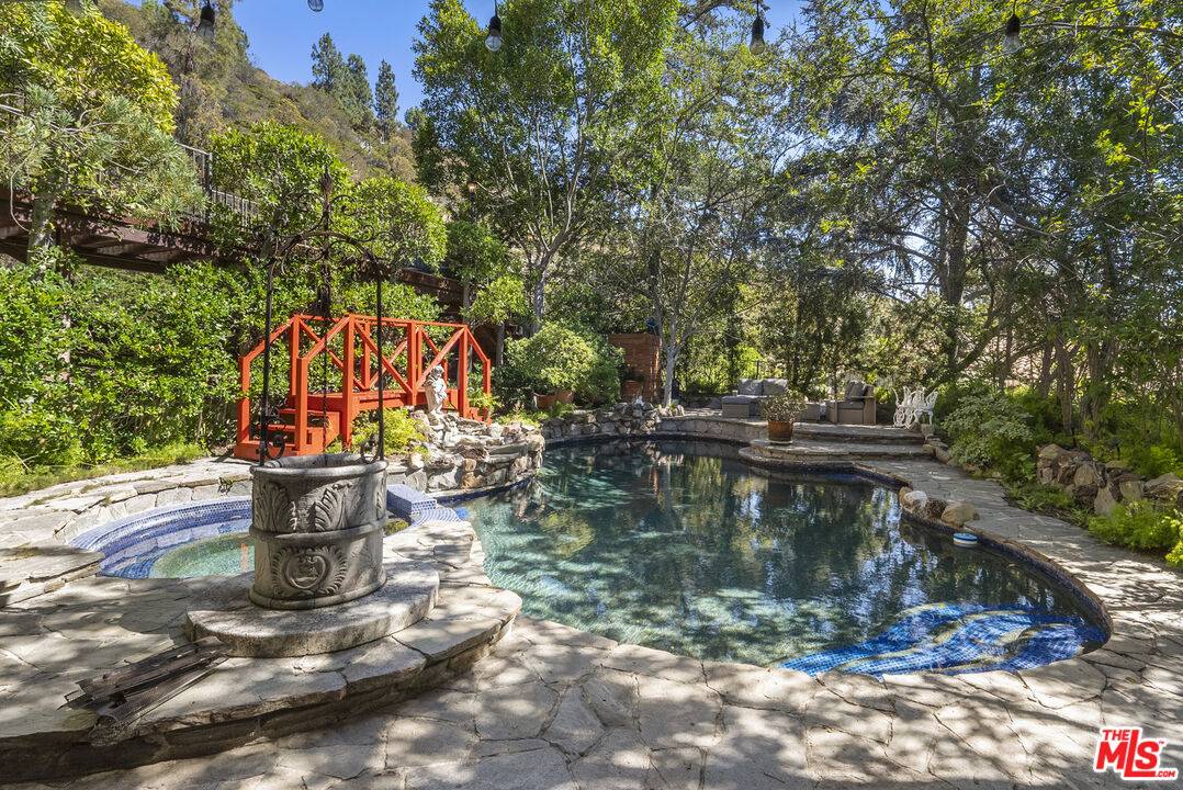 1926 Mount Olympus Dr 3BR Hollywood Hills East La