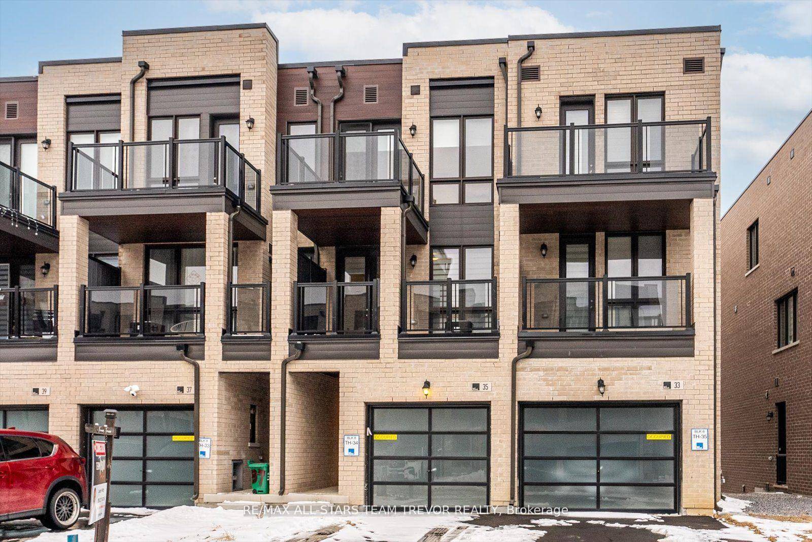Welcome to 35 Mikayla Lane which is an amazing urban design freehold townhome with a prime location.