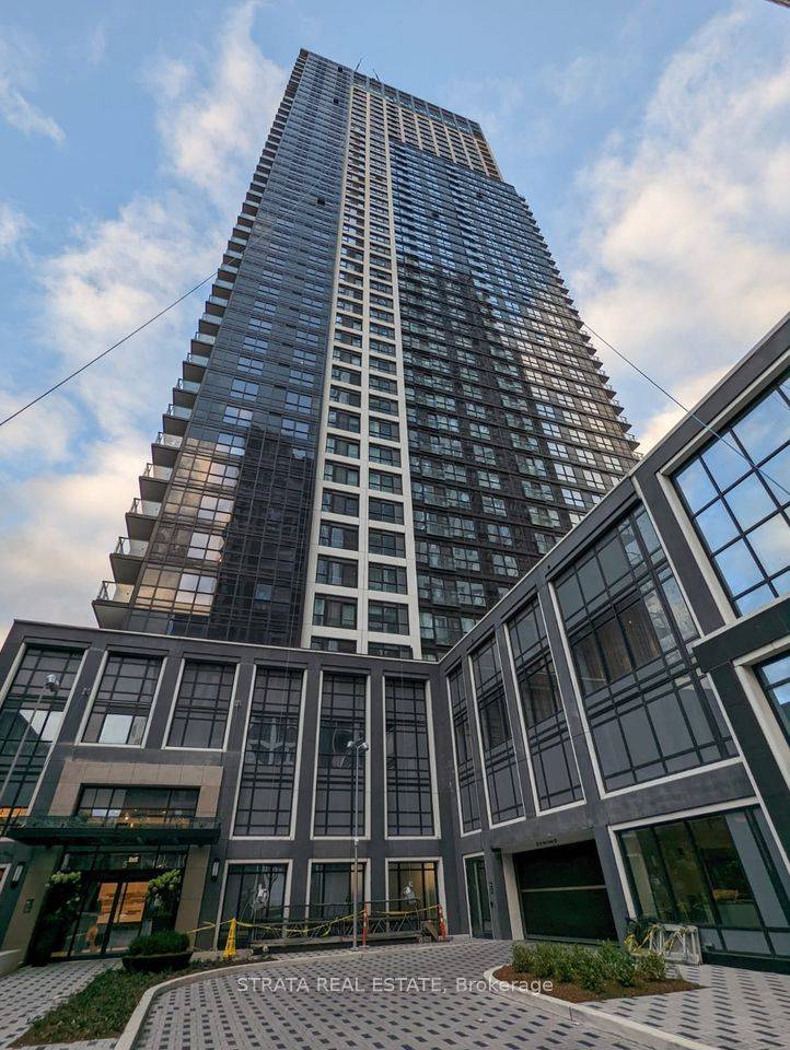 Property Highlights This immaculate unit boasts a modern design, featuring an open concept living space with a modern kitchen, 1 spacious bedroom, and a pristine full size washroom.