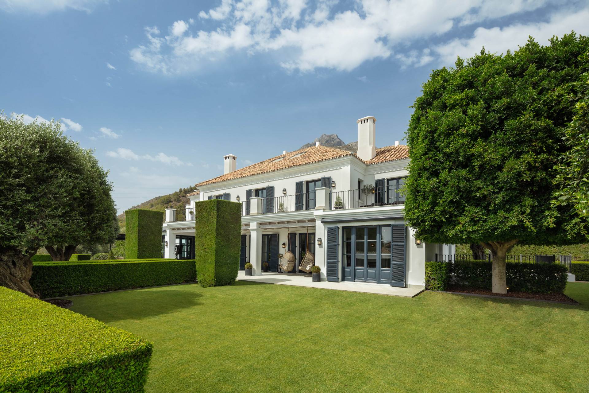 This beautiful luxury villa is for sale in one of the most exclusive communities of Marbella, Sierra Blanca, the upper part of Golden Mile.