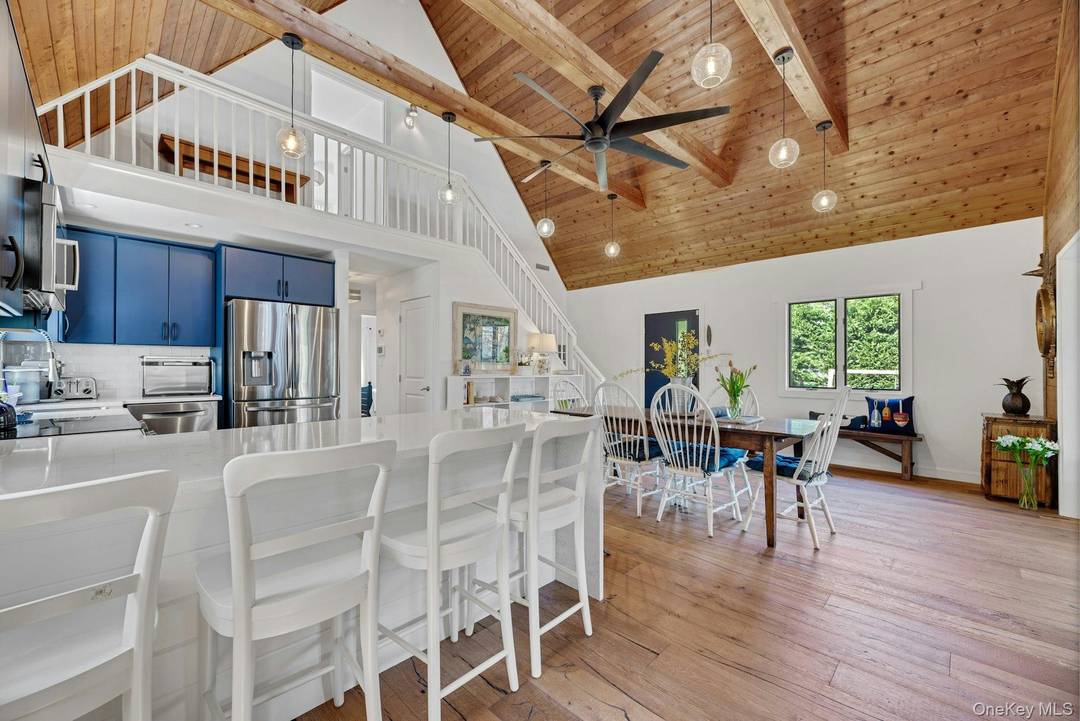 Discover your perfect getaway at this stunning 3 bedroom, 2 full bathroom rental, ideally situated near the pristine shores of Goldsmith's Inlet Beach on the North Fork.