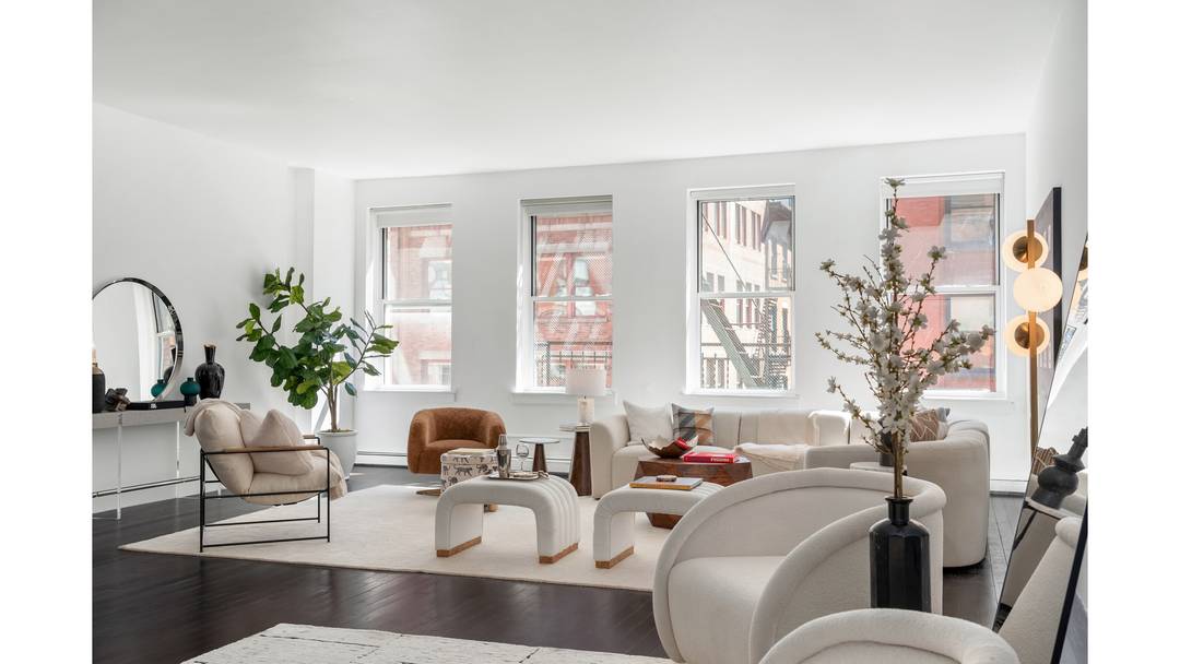 AUTHENTIC PREWAR CONDOMINIUM WITH SOUTHERN EXPOSURES AND EXTREMELY LOW MONTHLIES RARELY AVAILABLE FULL FLOOR RESIDENCE IN A LANDMARK SETTING FIRST SHOWING, SUNDAY, APRIL 19, AT OPEN HOUSE 12 PM 2 ...