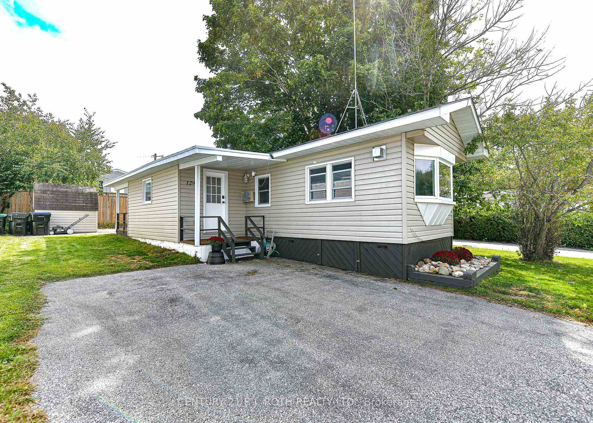 Welcome to this bright and affordable modular home offering a blend of peaceful rural living and everyday convenience just outside the city limits, located in the welcoming community of Silver ...