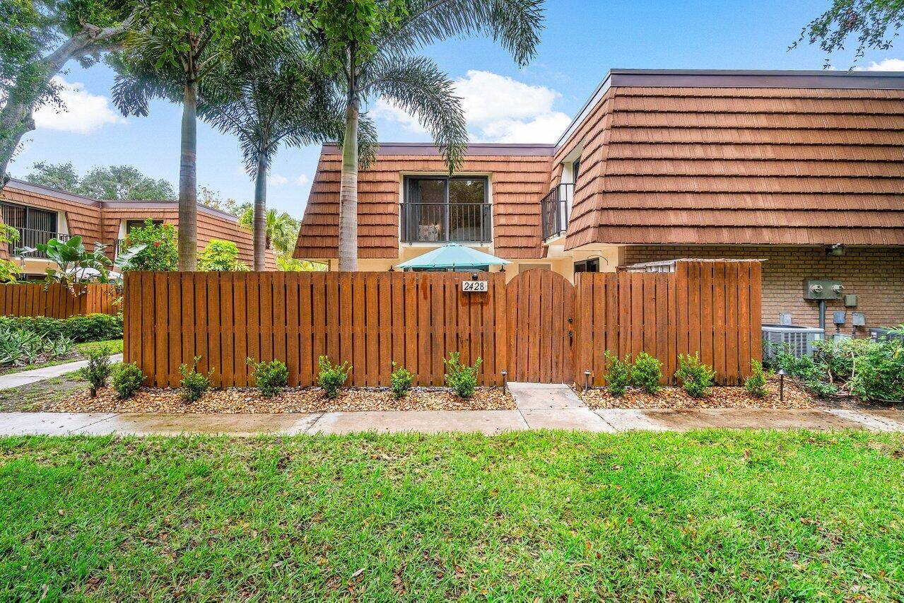 This beautifully renovated home, ideally located between the Intracoastal and Jupiter Beach Juno Pier, offers luxurious coastal living just steps from resort style amenities like a pool, tennis, pickle ball, ...