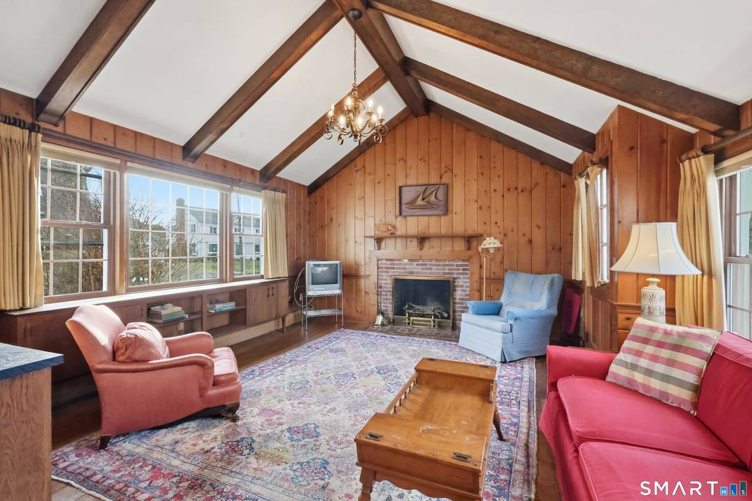 Spacious sun drenched Colonial located in the heart of Duffy.