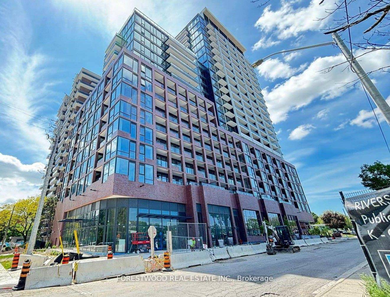 This beautiful 1 bedroom, 1 bathroom unit offers modern living just steps from the GO Station.