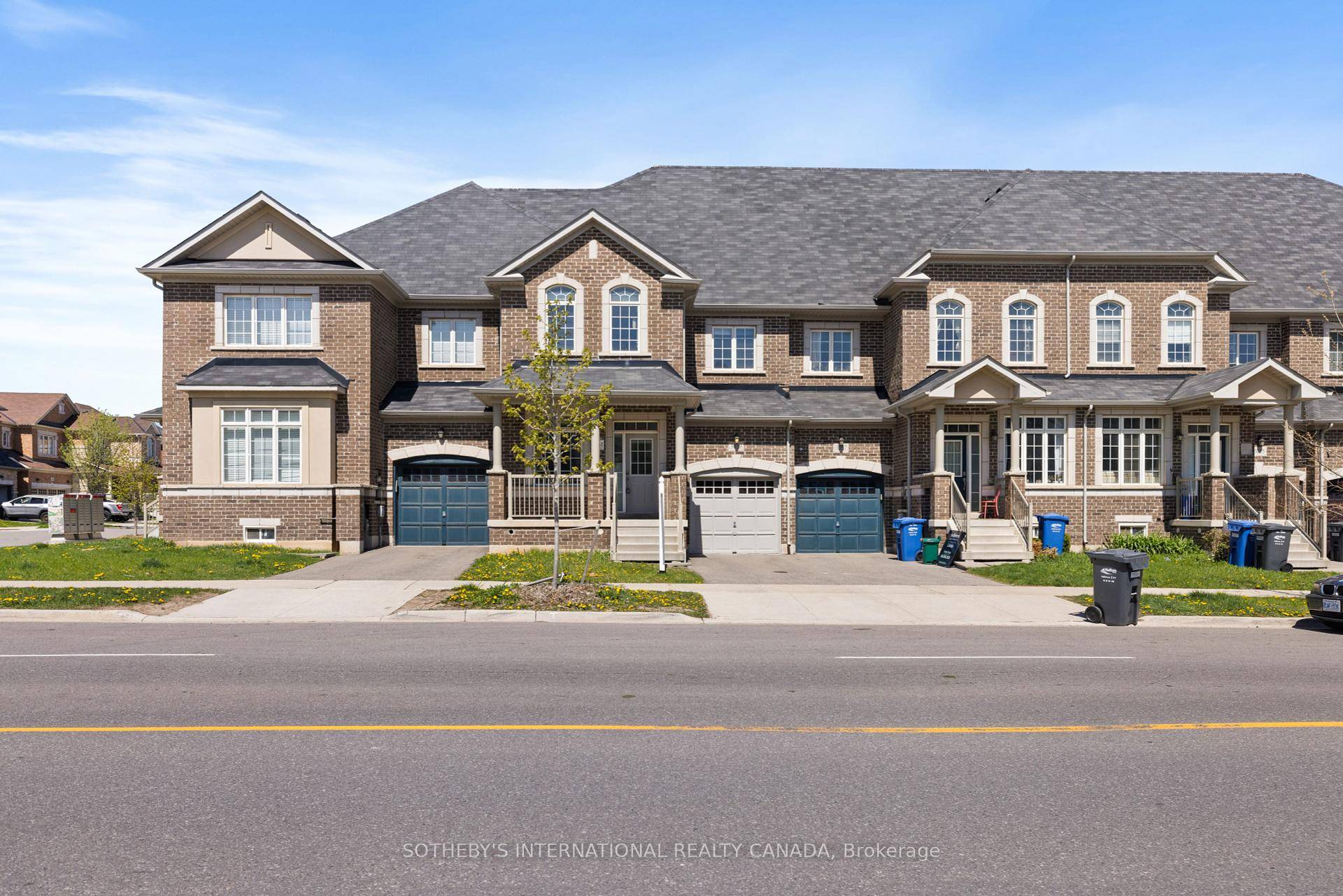 Welcome to 3059 Postridge Drive in Oakville's desirable Joshua Meadows !