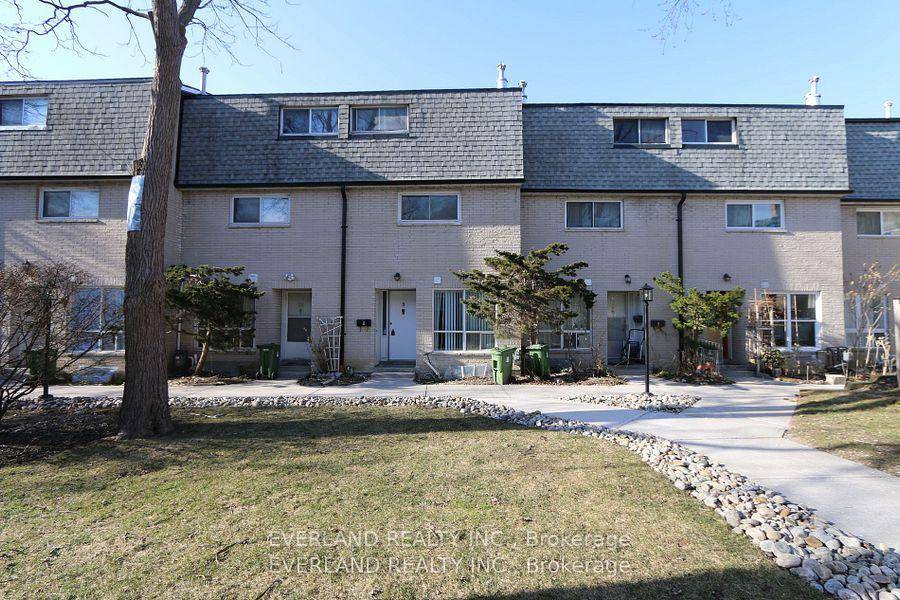 Excellent Location, New Renovated Bright, Clean amp ; Spacious 4 Bedrooms Townhouse.