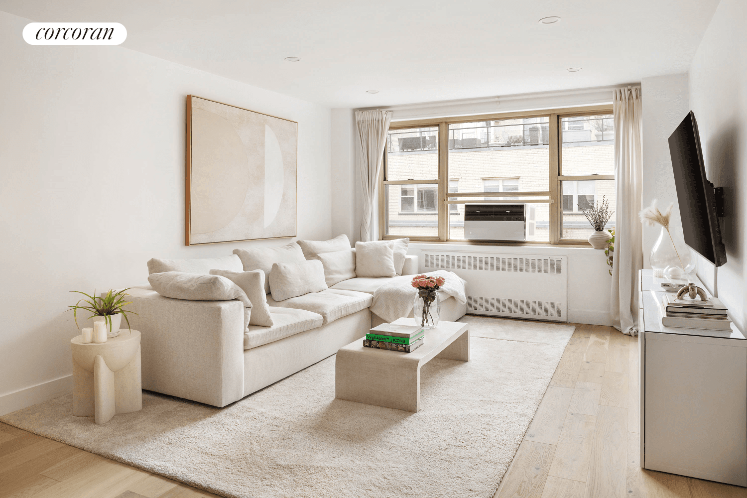 Spacious South Facing 1 Bedroom in Beekman !