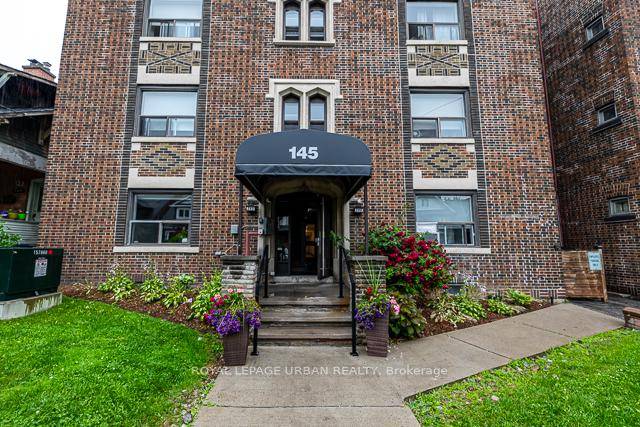 This fresh 1 bedroom unit is full of refined charm.