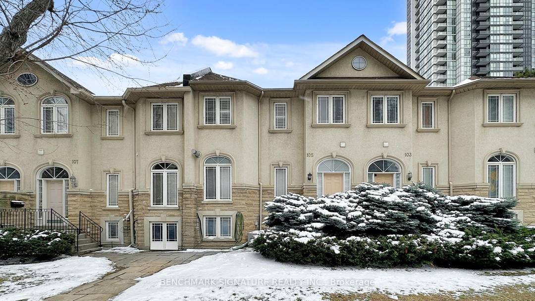 Rare Double Garage Townhome in the Heart of North York !