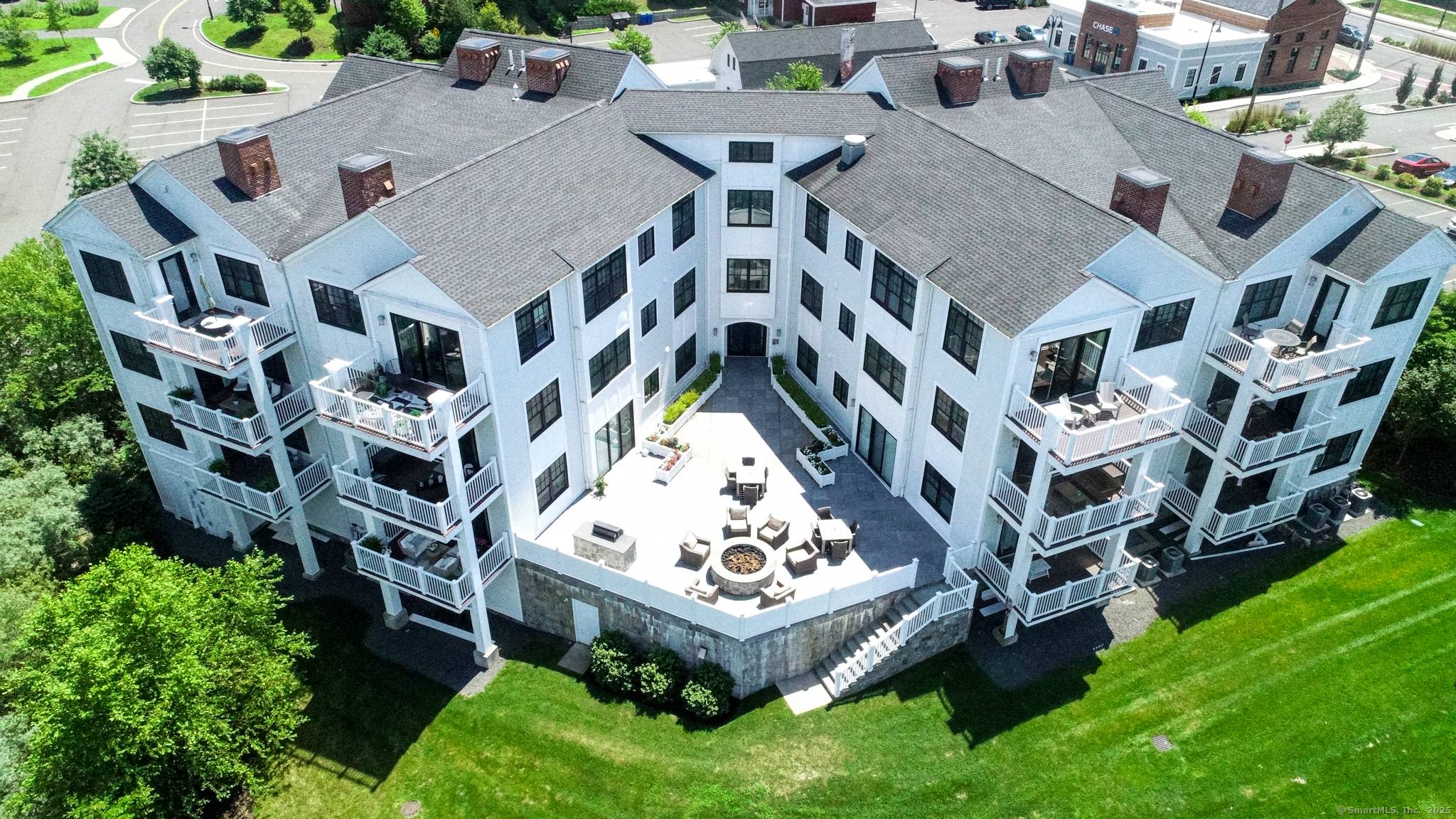 Welcome to The Pennington, a boutique 12 unit luxury condominium in the heart of Farmington's historic village, an area known for its timeless charm, natural beauty, and walkable access.