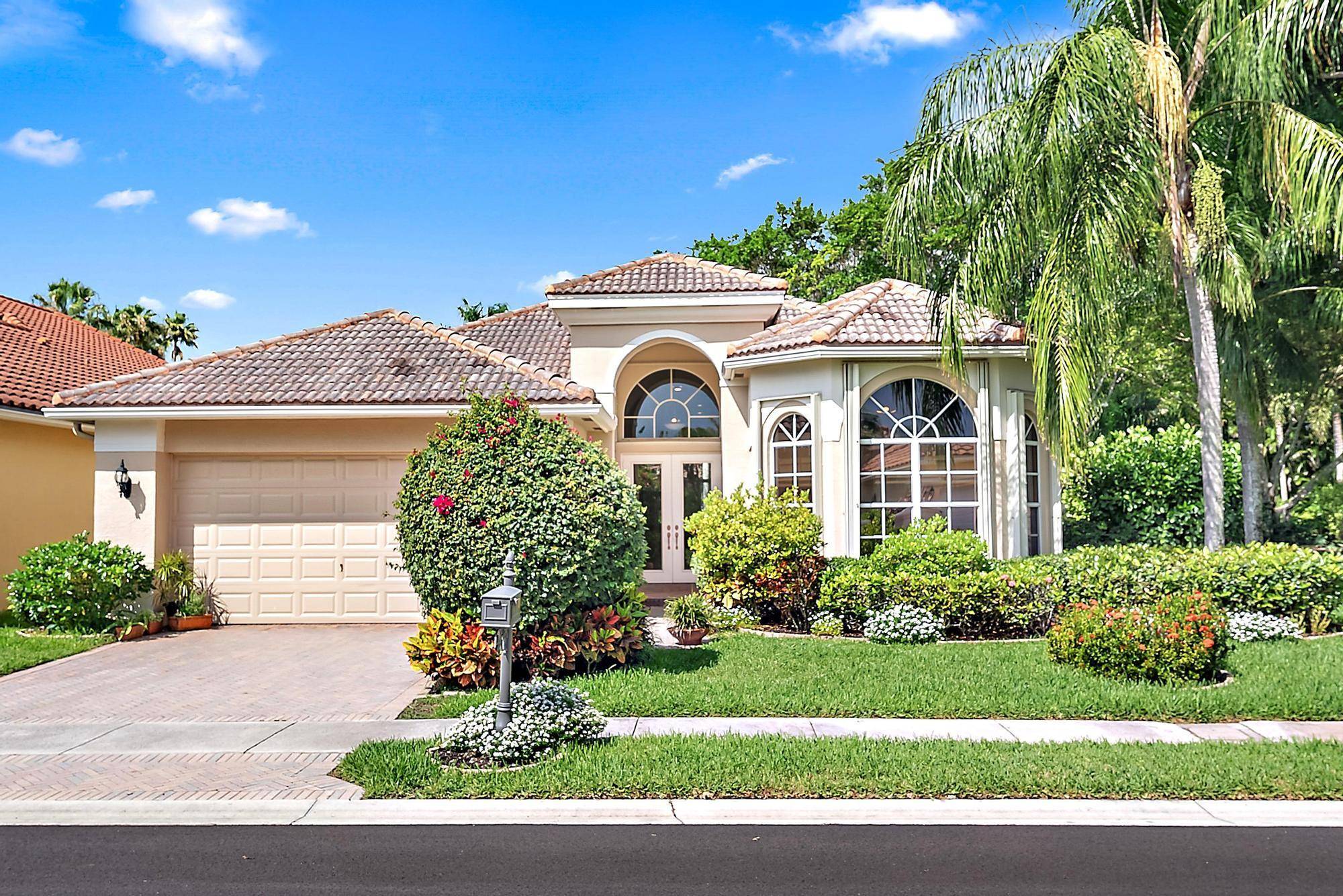 Luxury Rental in Gated Community Spacious, Secure, and Elegant LivingDiscover this beautifully maintained rental in a highly secure and private community perfect for those building in Avenir or renovating in ...