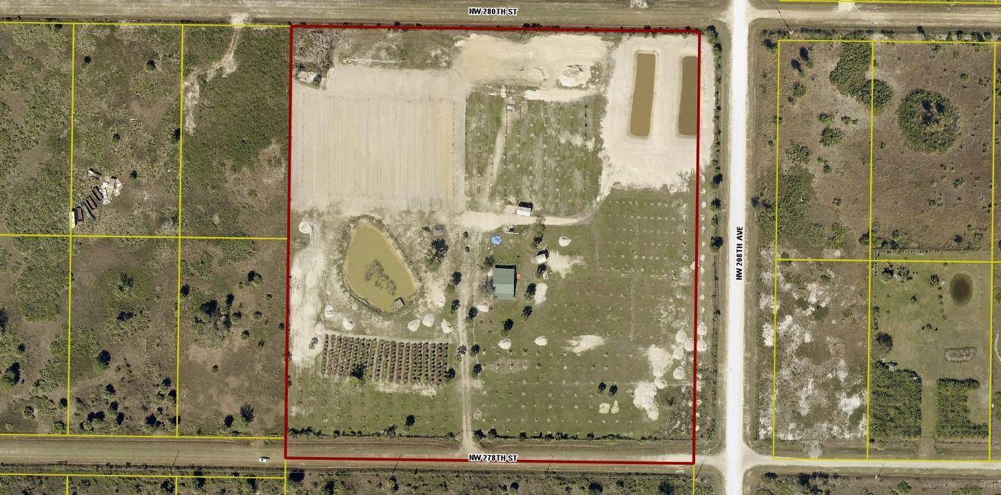 Discover this fully operational 10 acre agricultural property in Okeechobee, Florida ideal for farming, investment, or a private retreat.