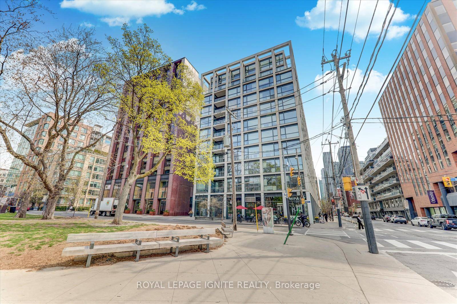 Stunning studio suite in the highly sought after Brant Park !