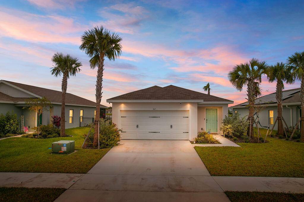 MODERN DREAM HOME ! Step into luxury in this stunning 2023 built home where modern design meets Florida paradise !